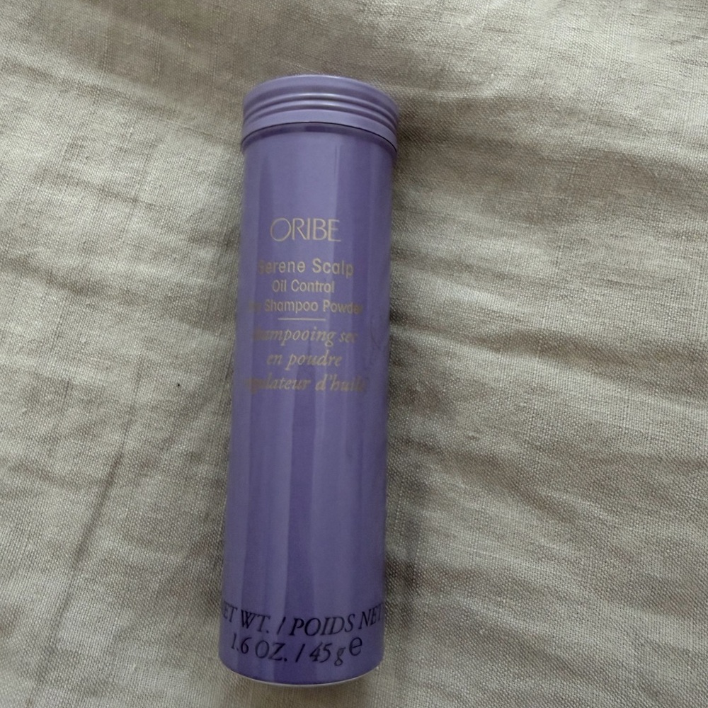Oribe Serene Scalp Oil Control Shampoo Powder in Lavender